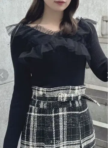 새상품급 dazzlin 리본 튤 오프숄더 니트탑