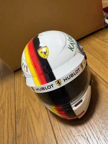 S. 베텔 페라리 1/2 스케일 헬멧