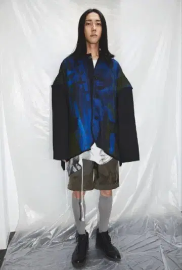 black & silkscreen over size coatPullQus