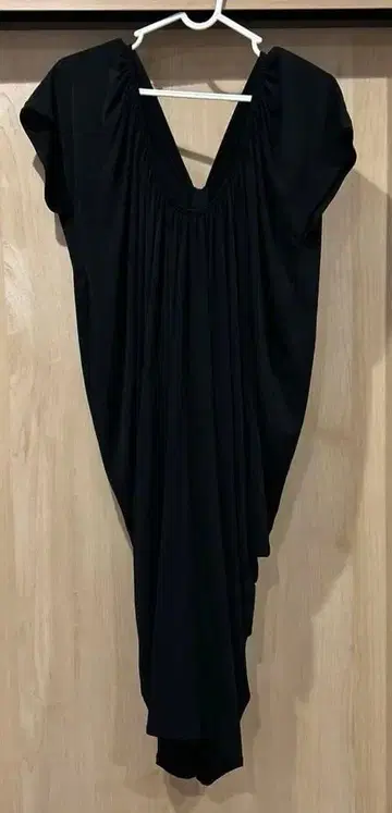 드레이프 디자인 반팔 롱 원피스 블랙