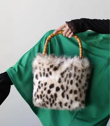 산쿄카이 레오파드 무늬 퍼 핸드백