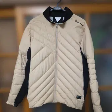 TaylorMade 퀼팅 자켓 베이지
