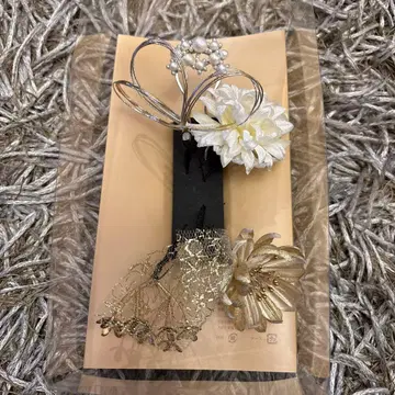 꽃 장식 머리 장식 화이트 실버 (성인식 졸업식용)