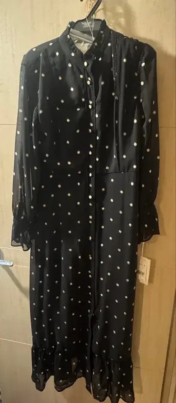 [ 다나카 미나미 착용 ] AMERI 도트 무늬 원피스