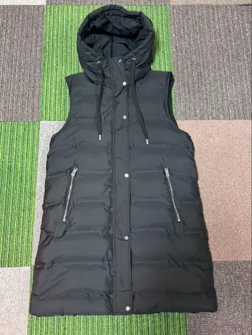 블랙 ZARA 후드 부착 다운 베스트 블랙 미사용에 가까운 L 상당
