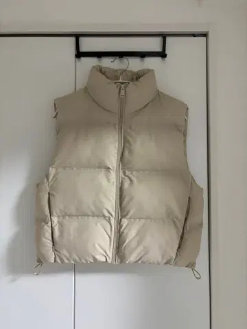 ZARA 미사용 새상품급 베이지 다운 베스트 지퍼 포함