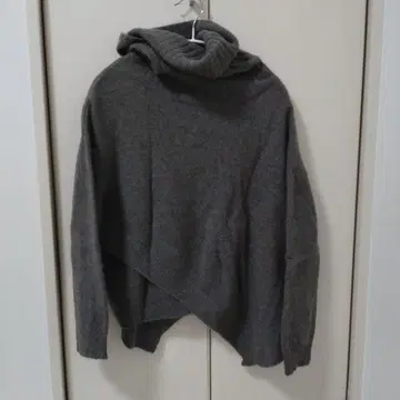 비어즐리 터틀넥 니트 야크 100%