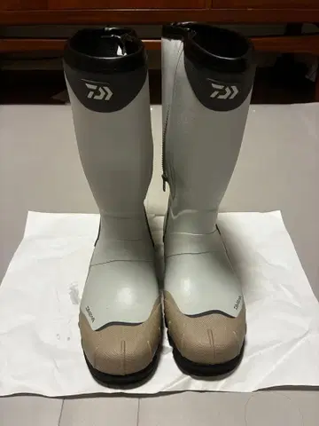 다이와 지퍼 달린 낚시용 부츠