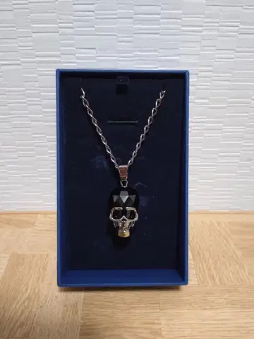 SWAROVSKI 스와로브스키 해골 (스컬) 목걸이