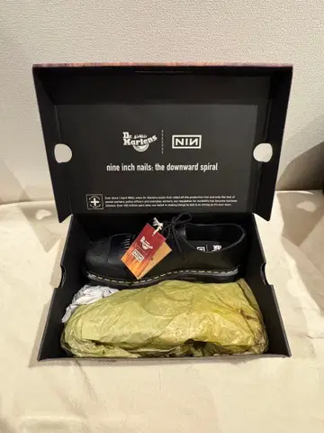 나인 인치 네일즈 x 닥터마틴 1461