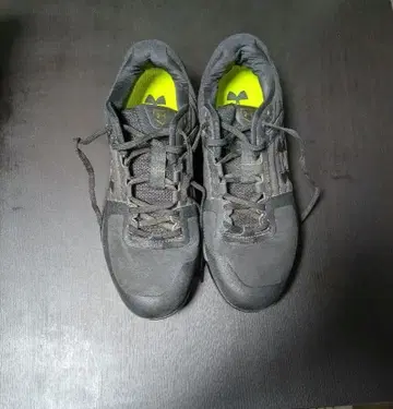 [ 27.5cm 대응 ] 언더아머 스파이크 슈즈