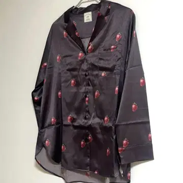 [ 택 포함 새상품 ] 스트로베리 패턴 셔츠