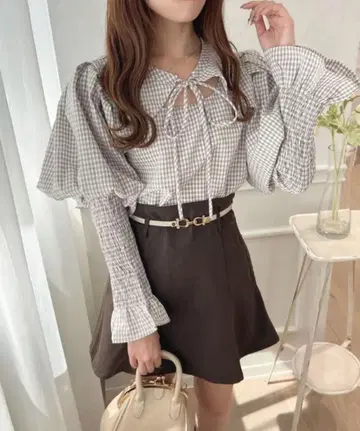 apres jour 롱 슬리브 볼륨 숄더 블라우스