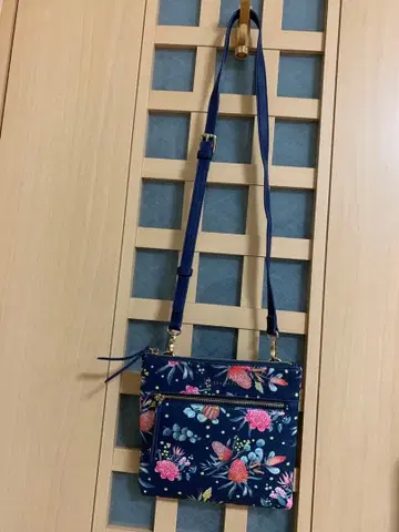 꽃무늬 숄더백 네이비 KAISER STYLE