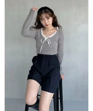 SNIDEL 프릴 도킹 니트 풀오버 그레이