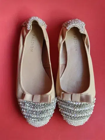 Pazzion 펄 장식 플랫슈즈