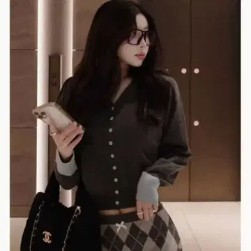 Darich 포인트 컬러 니트 가디건 차콜 그레이