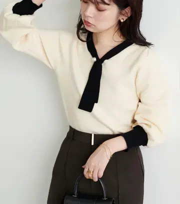 natural couture 배색 진주 장식 보타이 니트