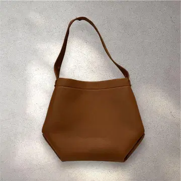 [새상품급] Mila Owen 미라 오웬 브라운 밴딩 토트백