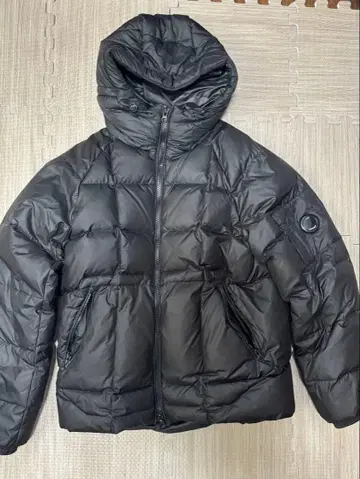 C.P. COMPANY 블랙 다운 자켓