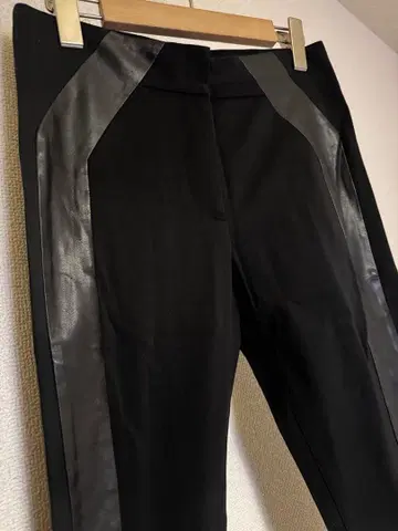 아르마니 익스체인지 A/X 가죽 절개 스키니