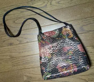 꽃무늬 메쉬 디자인 숄더백