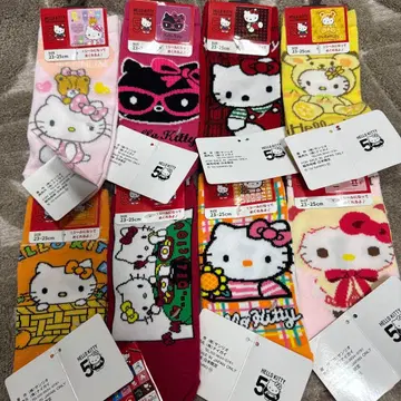 새상품 한정판 hello kitty 키티 씰 포함 삭스 8켤레 양말