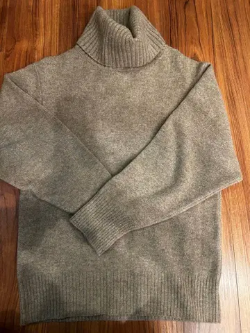 두지엠 클라세 터틀넥 스웨터