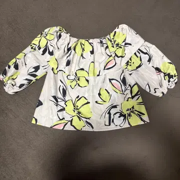 그레이스 콘티넨탈 빅 플라워 프릴 상의