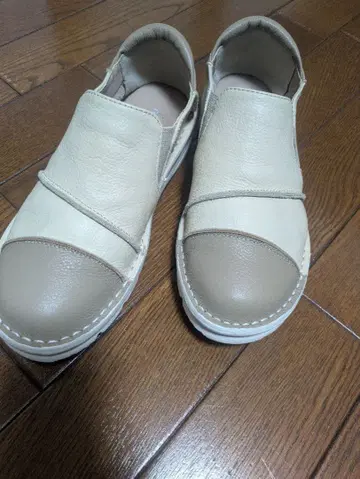 베이지 가죽 신발 at.Fairy