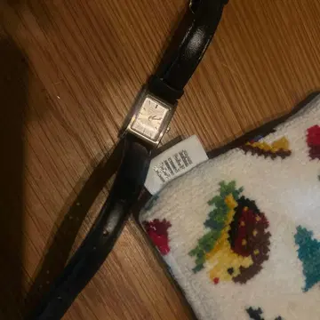 마가렛호웰 손목시계