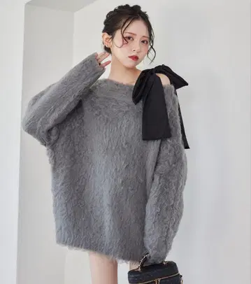 NICE CLAUP 그레이 오프숄더 스웨터 F 사이즈