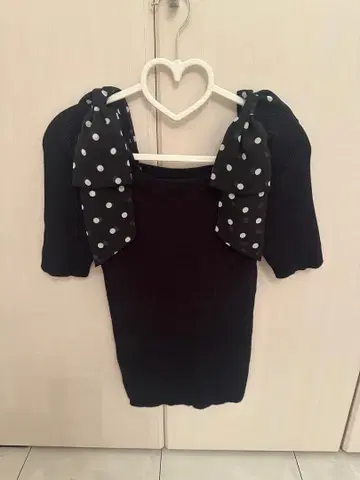 사리아 리본 상의