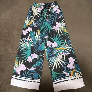 그레이스 콘티넨탈 플라워 라인 팬츠