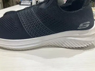 Skechers 블랙 니트 스니커즈