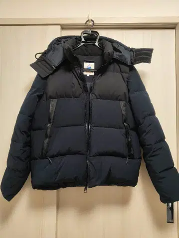 케이프 하이츠 다운 자켓 후드 부착 다운 파카