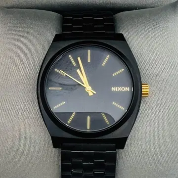 NIXON 블랙 골드 아날로그 시계