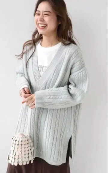 저널 스탠다드 리룸 스페인산 울 케이블 V넥 니트