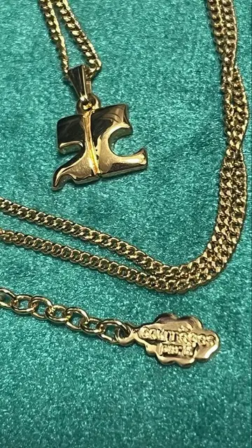 골드 로고 펜던트 목걸이