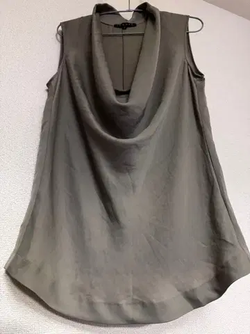 theory 드레이프 넥 슬리브리스 풀오버 블라우스