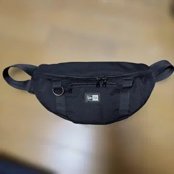 NEW ERA 바디백 블랙
