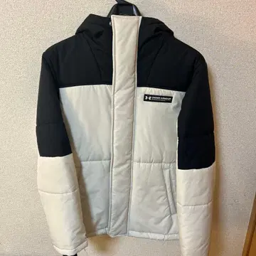 UNDER ARMOUR 후드 부착 다운 자켓