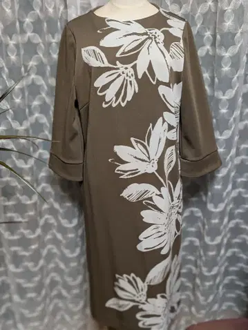 더마 컬렉션 카키 원피스