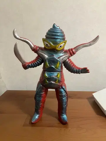 메디콤토이 마미트 테러리스트 외계인