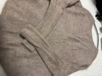 베이지 모헤어 혼방 니트 긴팔