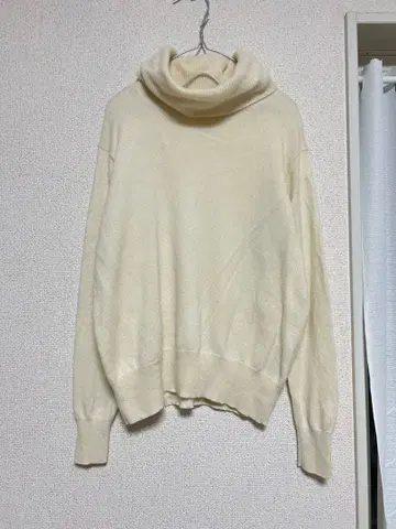 유니클로 아이보리 캐시미어 100% 터틀넥 니트 XL