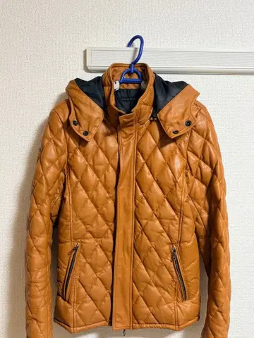 가죽 다운 카멜 퀼팅 자켓 탈부착 가능 후드 부착