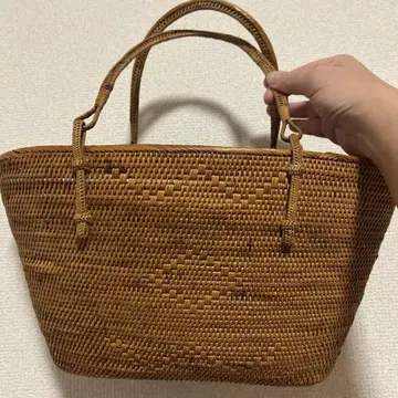 아타 브라운 바스켓백