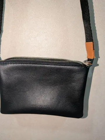 블랙 가죽 숄더백