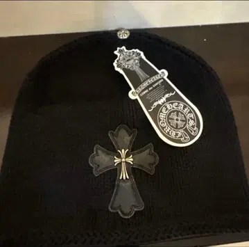 블랙 크로스 자수 니트 모자